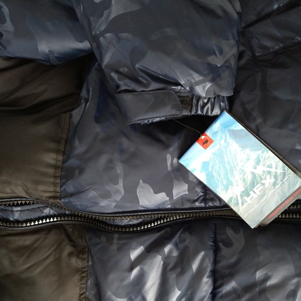 HalifaxMen's Colorblocked Puffer Jacket - Picture 3 of 7